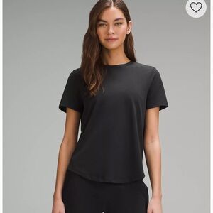 Lululemon Love Black Curved Hem Tee Shirt size 6